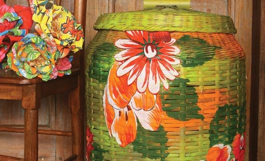 Decoupage with fabric – How to decorate a wicker clothes basket