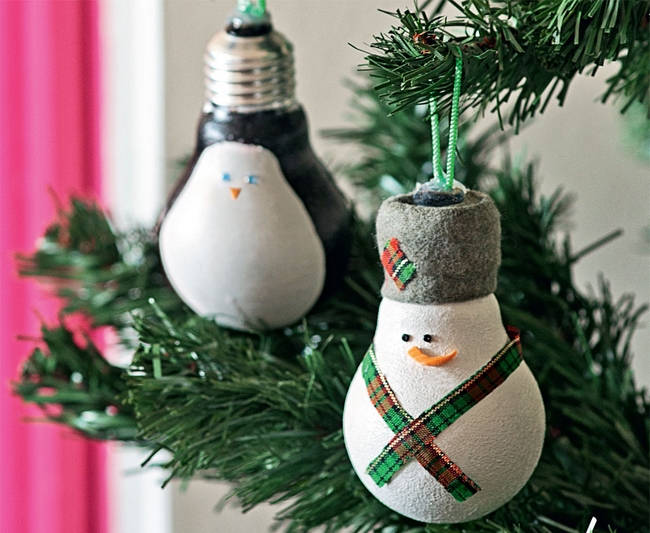 Light Bulb Christmas Ornaments - The DIY Dreamer